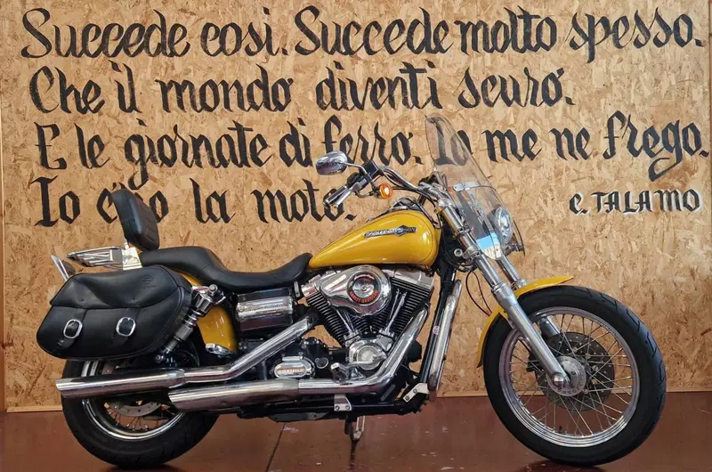Harley-Davidson 1584 Super Glide Custom (2008 - 13) - FXDC