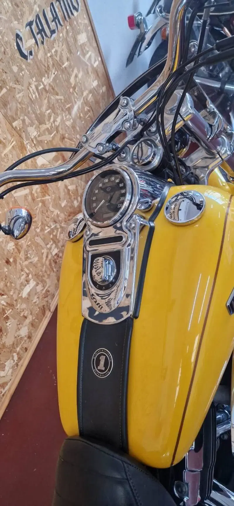 Harley-Davidson 1584 Super Glide Custom (2008 - 13) - FXDC (9)