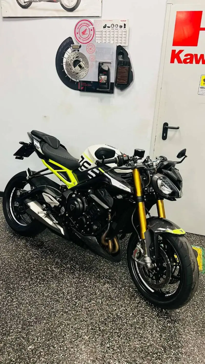Triumph Street Triple 765 Moto2 Edition (2023 - 24)