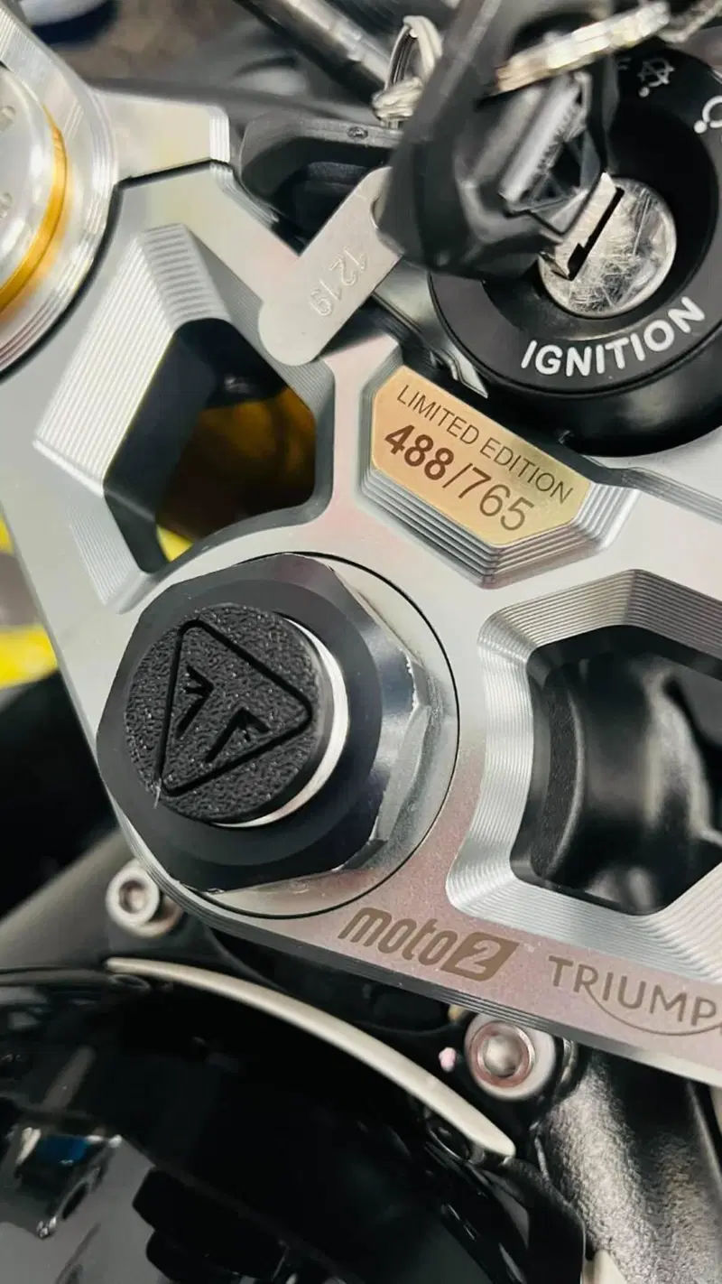 Triumph Street Triple 765 Moto2 Edition (2023 - 24) (8)