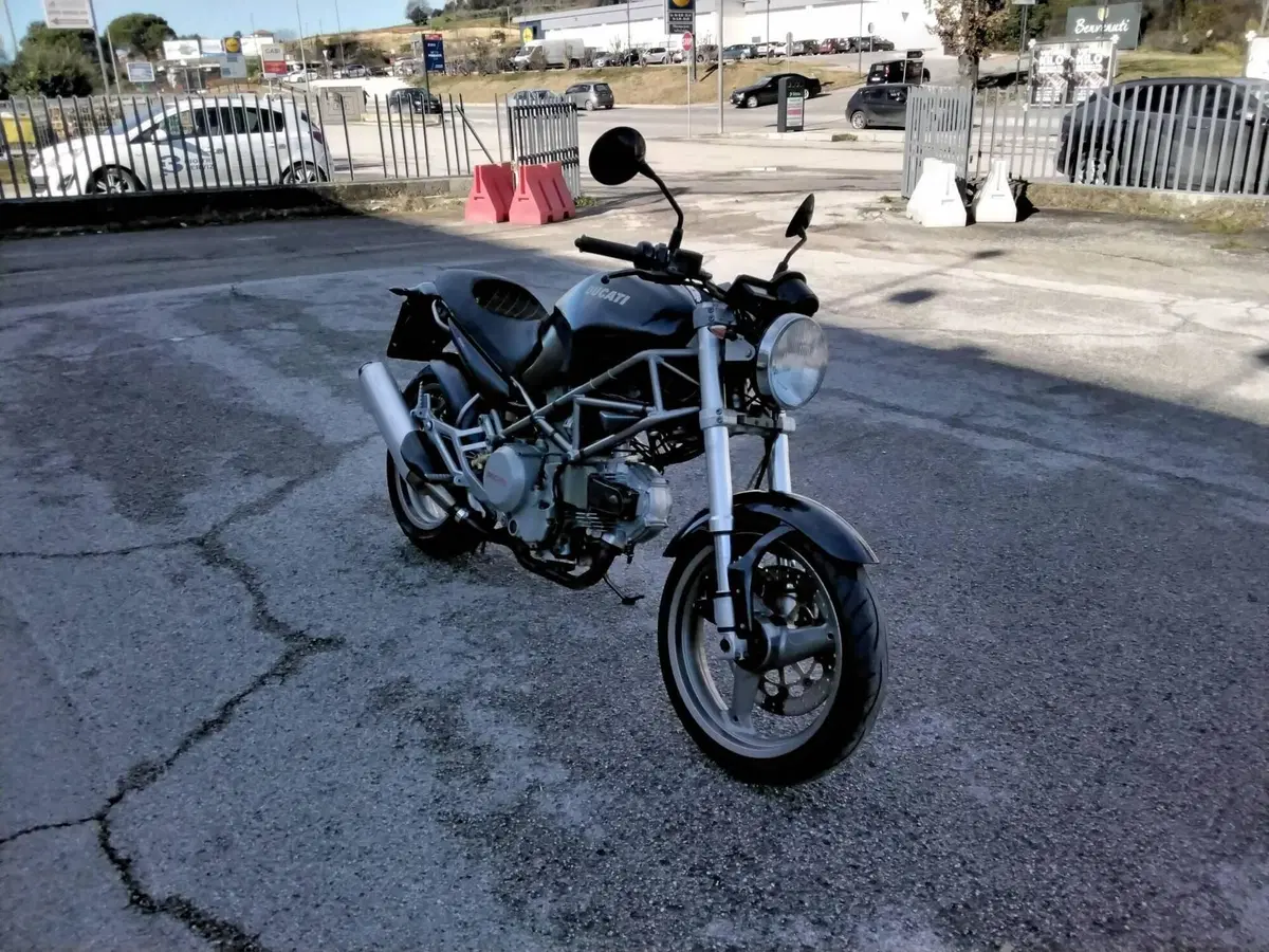 Ducati Monster 600 Dark (1998 - 01) (4)