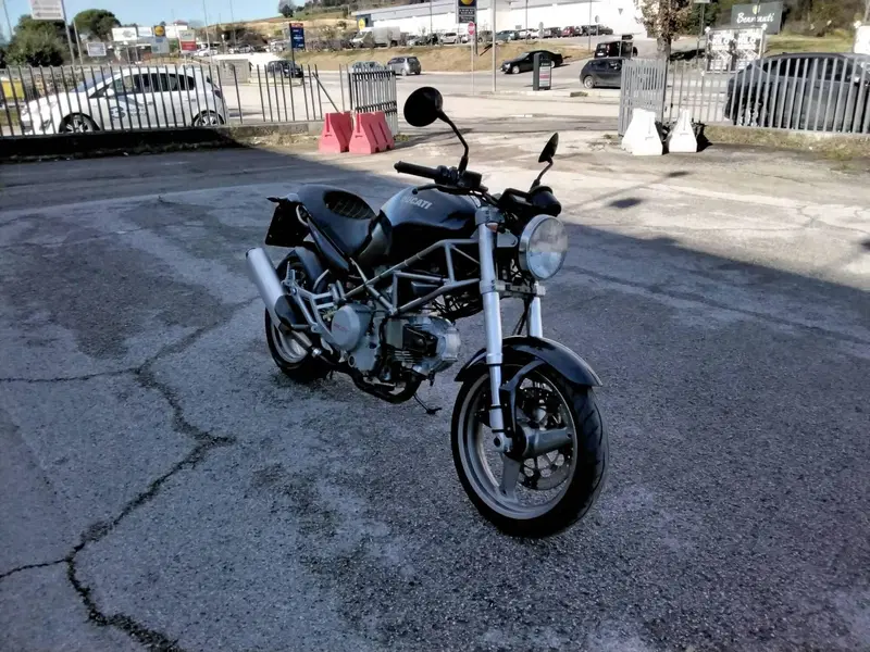 Ducati Monster 600 Dark (1998 - 01) (4)