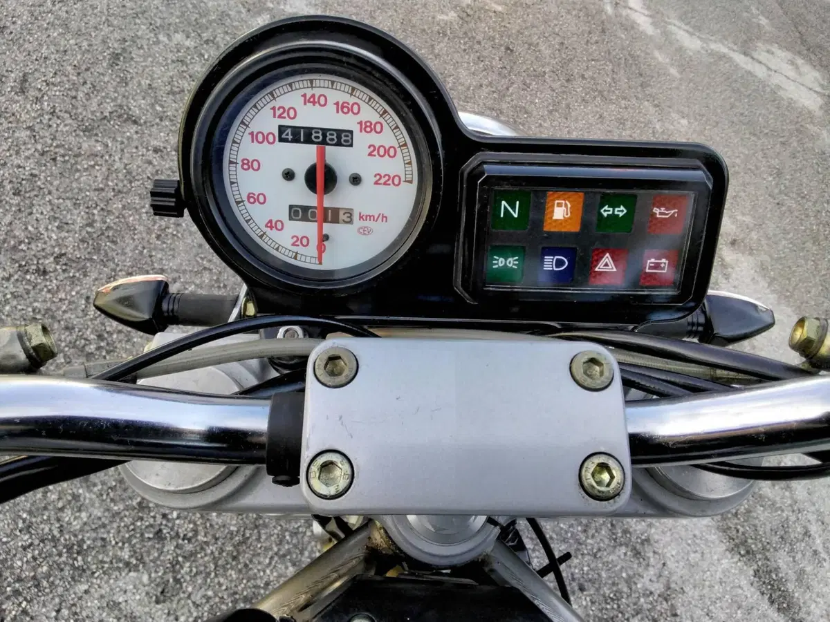 Ducati Monster 600 Dark (1998 - 01) (5)