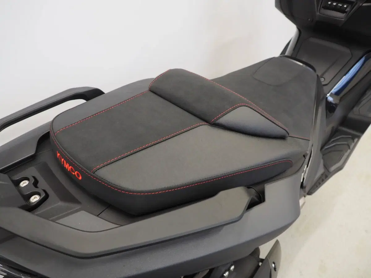 Kymco AK 575 Premium (2025 - 26) (14)