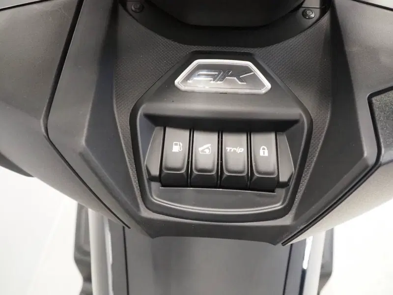 Kymco AK 575 Premium (2025 - 26) (16)