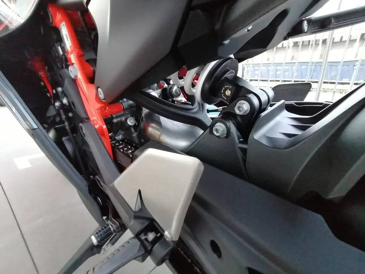 KTM 990 RC R (2026) (9)