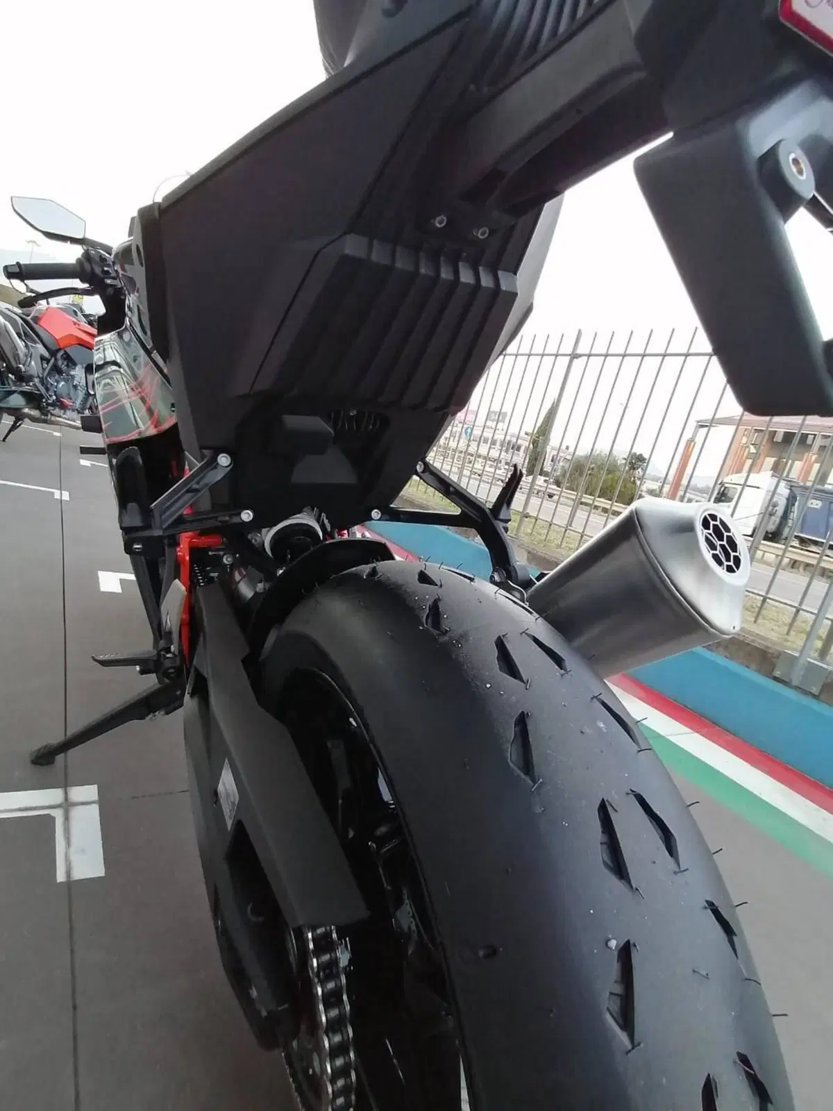 KTM 990 RC R (2026) (11)
