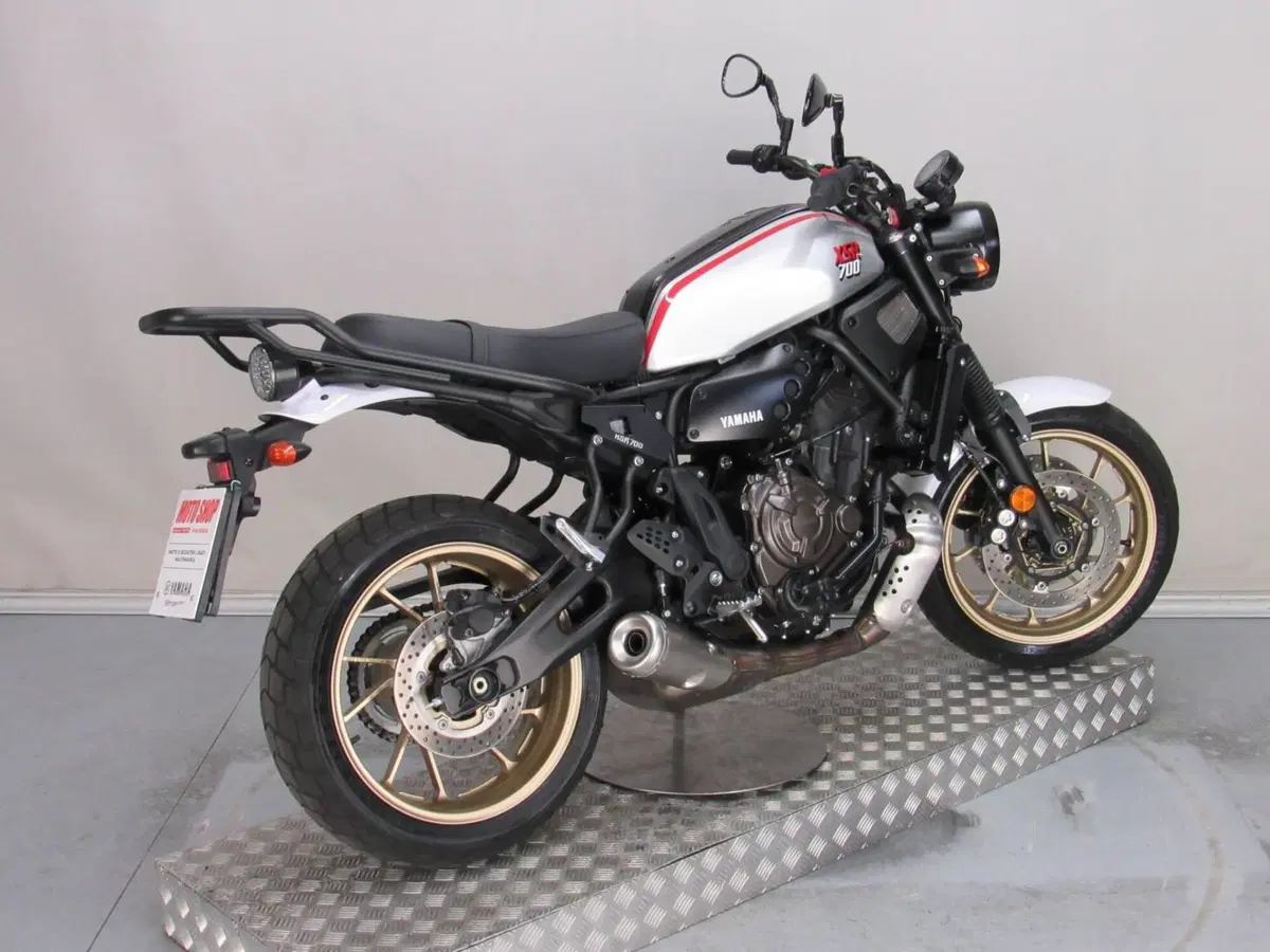 Yamaha XSR 700 XTribute (2021) (7)