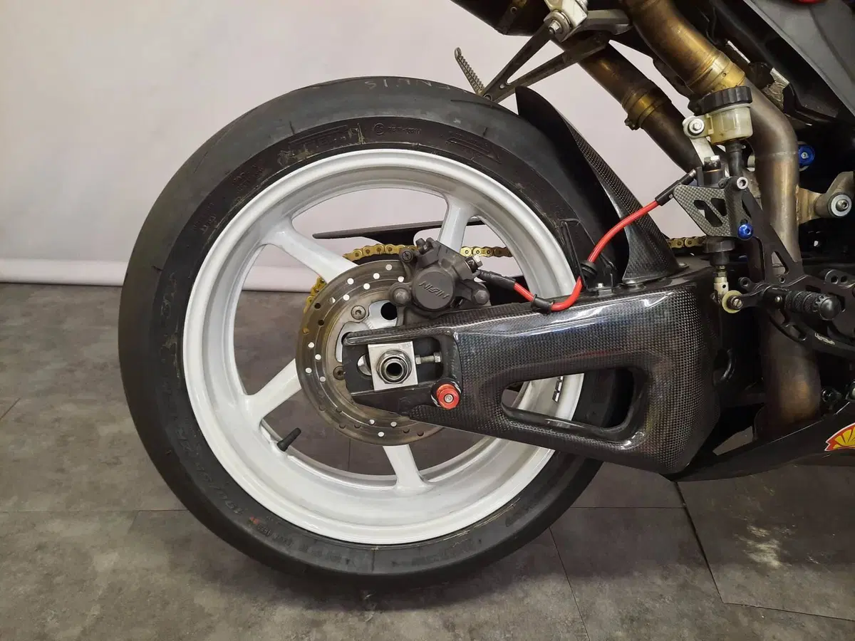 Yamaha YZF R1 (2007 - 08) (4)