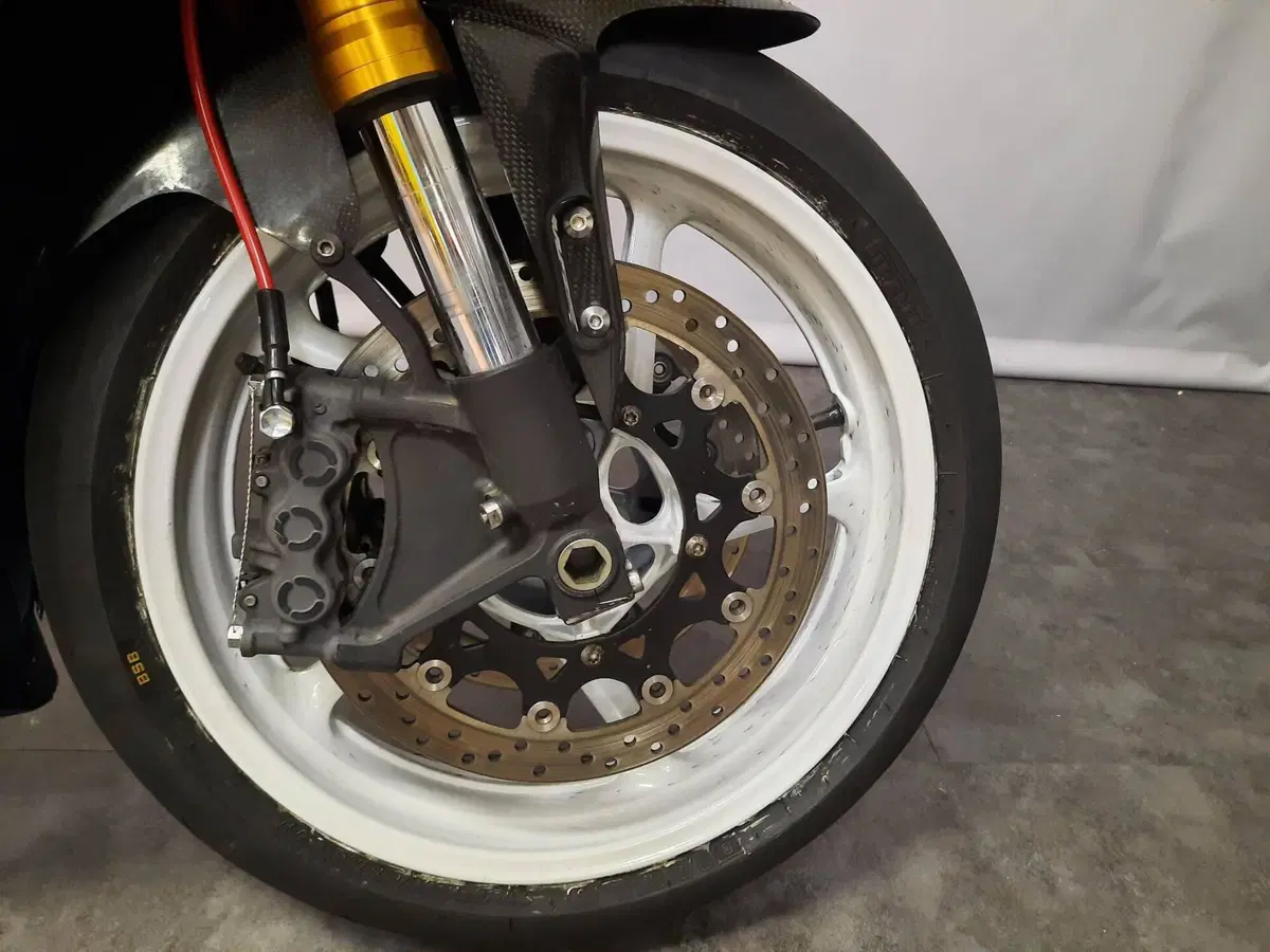 Yamaha YZF R1 (2007 - 08) (5)