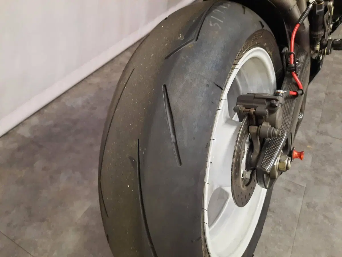 Yamaha YZF R1 (2007 - 08) (8)