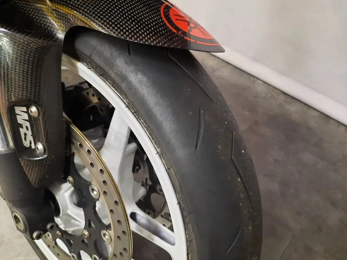 Yamaha YZF R1 (2007 - 08) (9)