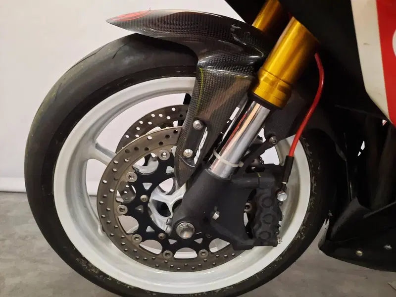 Yamaha YZF R1 (2007 - 08) (16)