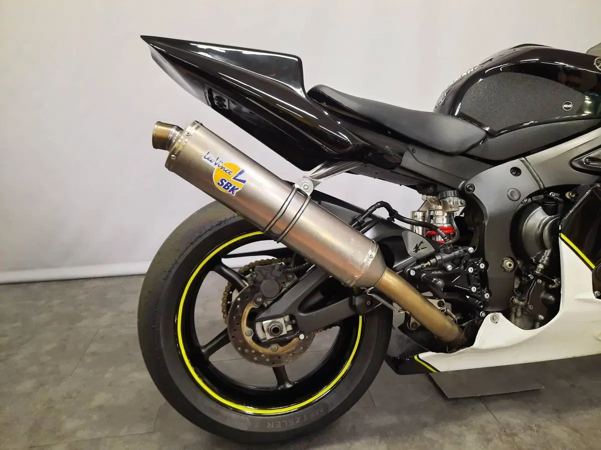 Yamaha YZF R6 (2005) (3)