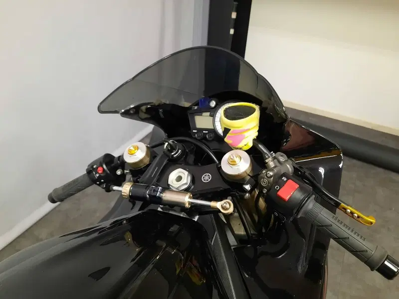 Yamaha YZF R6 (2005) (10)
