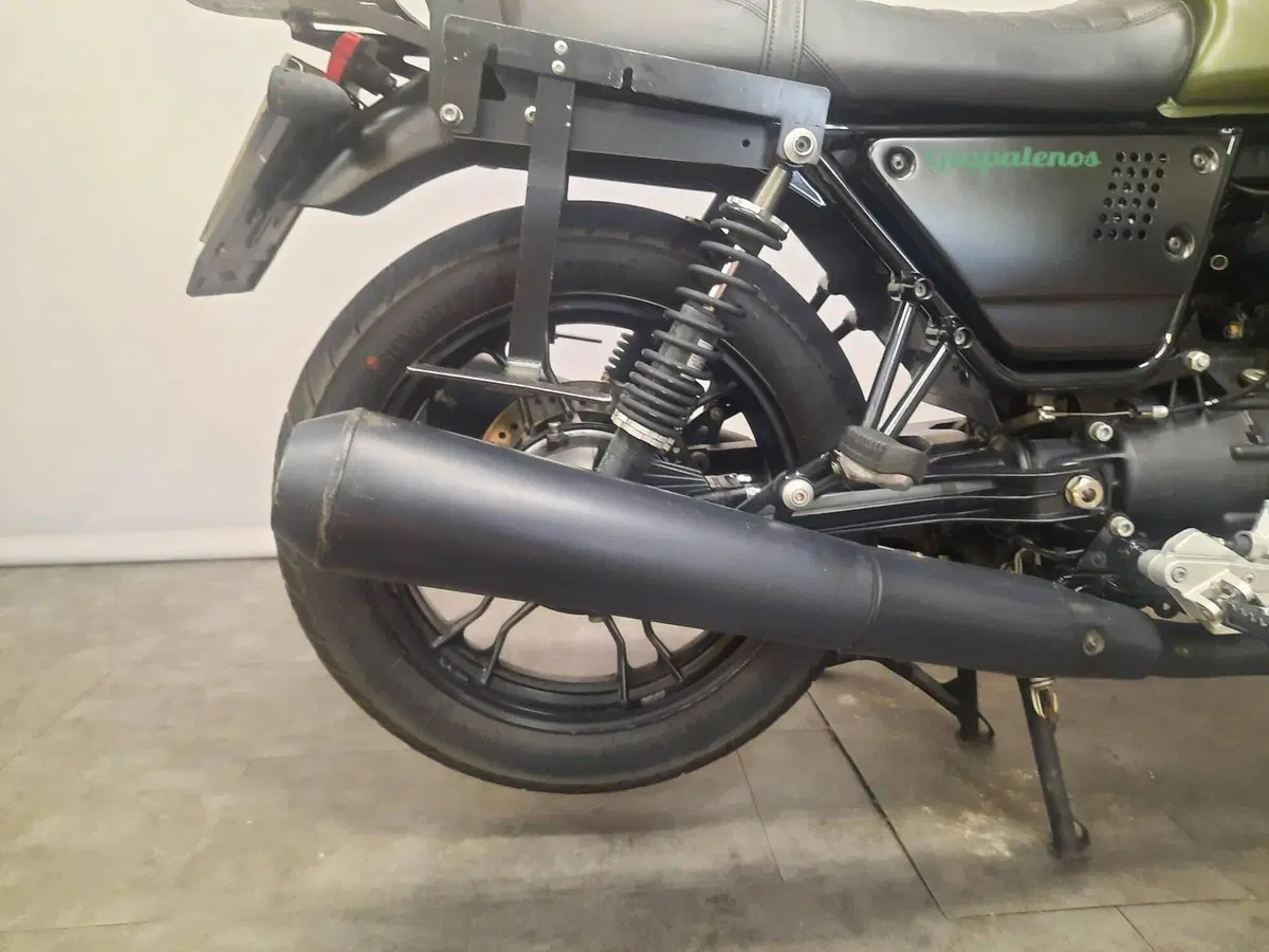 Moto Guzzi V7 II Stone (2015 - 17) (5)