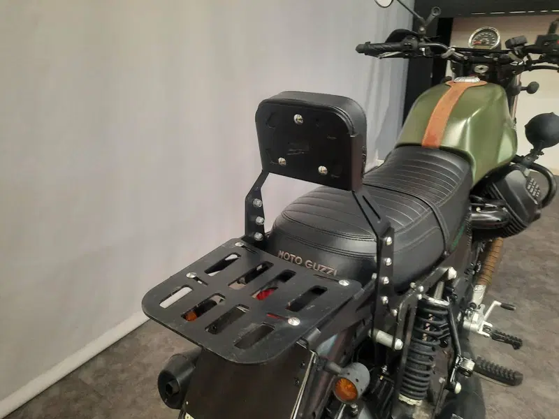 Moto Guzzi V7 II Stone (2015 - 17) (8)