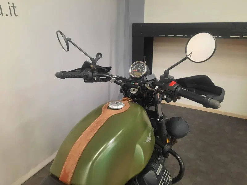Moto Guzzi V7 II Stone (2015 - 17) (10)