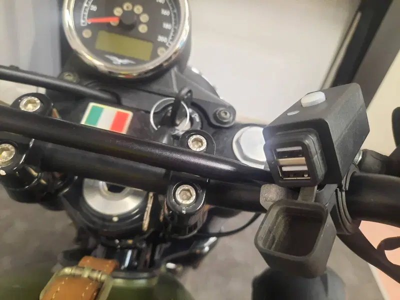 Moto Guzzi V7 II Stone (2015 - 17) (12)