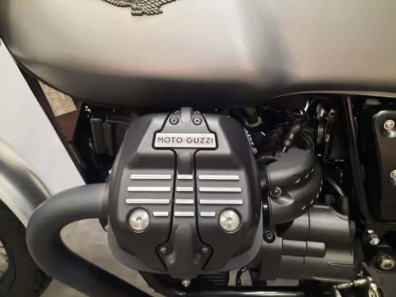 Moto Guzzi V7 III Rough (2018 - 20) (4)