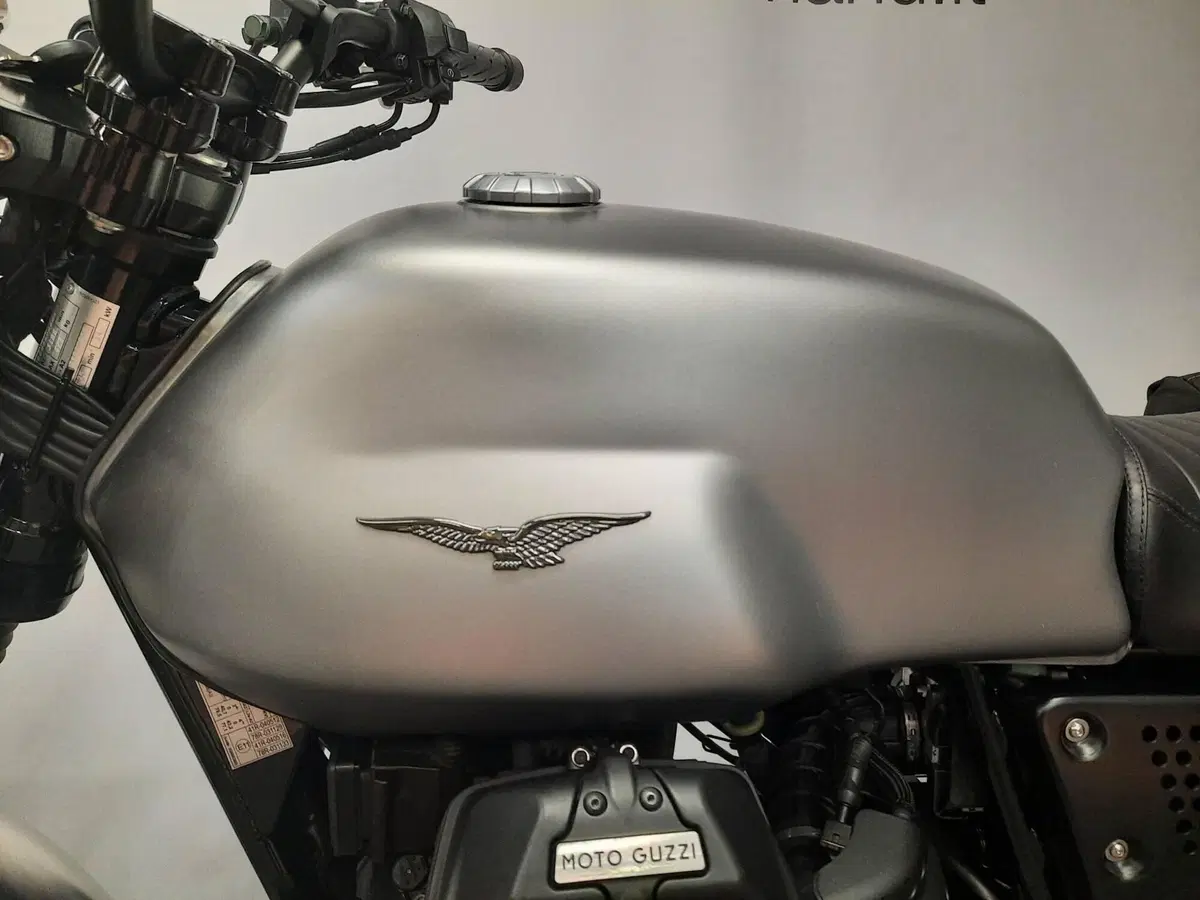 Moto Guzzi V7 III Rough (2018 - 20) (7)