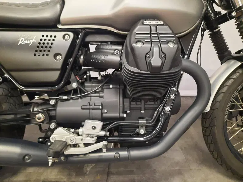 Moto Guzzi V7 III Rough (2018 - 20) (10)