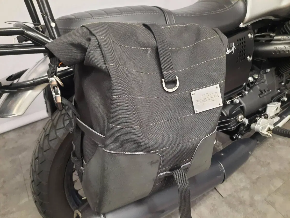 Moto Guzzi V7 III Rough (2018 - 20) (16)