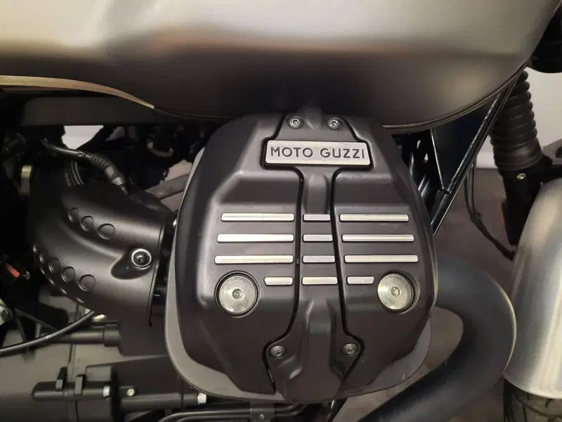 Moto Guzzi V7 III Rough (2018 - 20) (19)