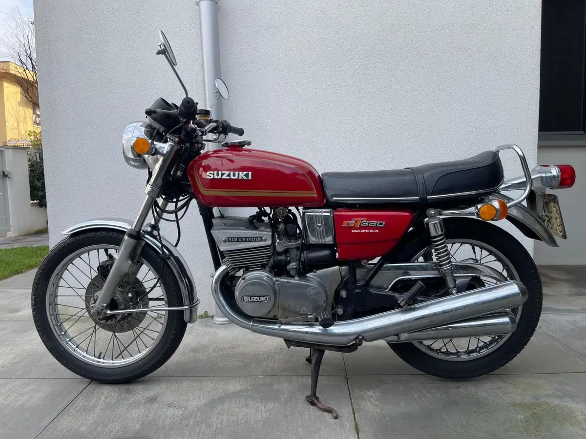 Suzuki GT 380 (2)
