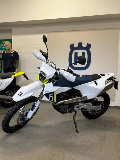 Husqvarna 701 Enduro (2026) nuova