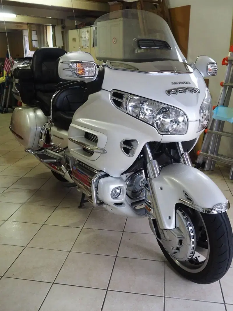 Honda GL 1800 Gold Wing (2000 - 05) (3)