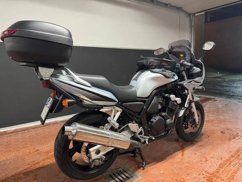 Yamaha FZS 600 Fazer (2002 - 03) (4)