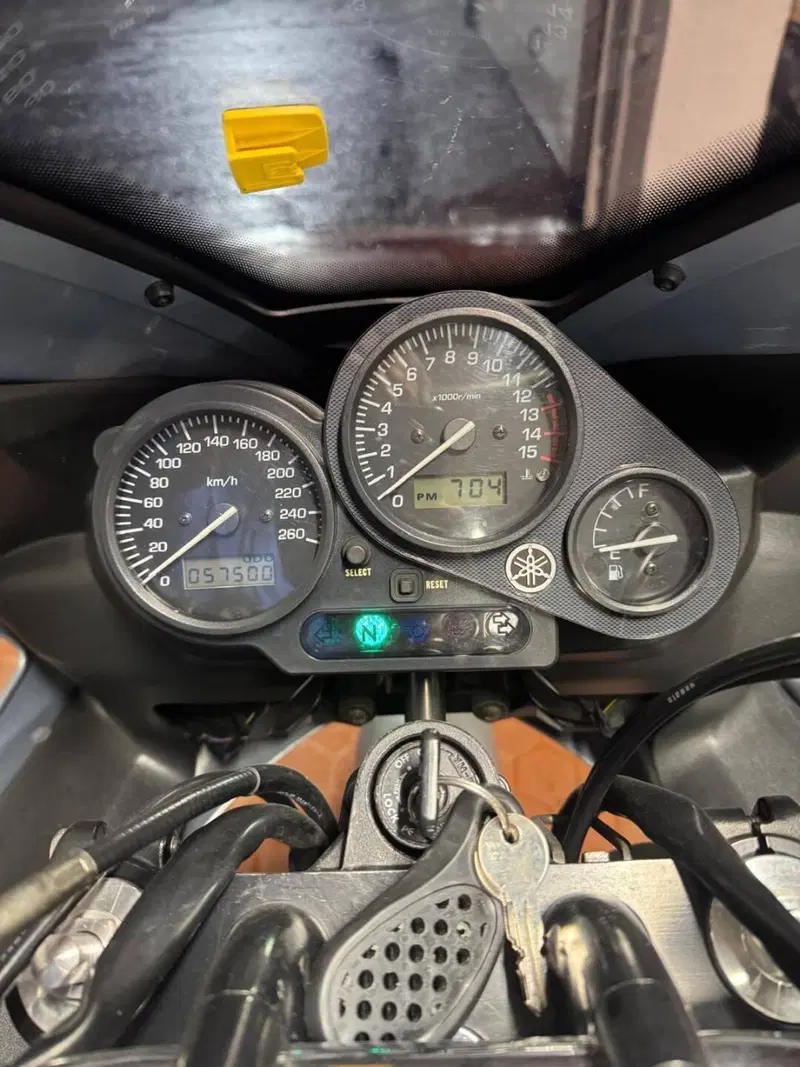 Yamaha FZS 600 Fazer (2002 - 03) (8)