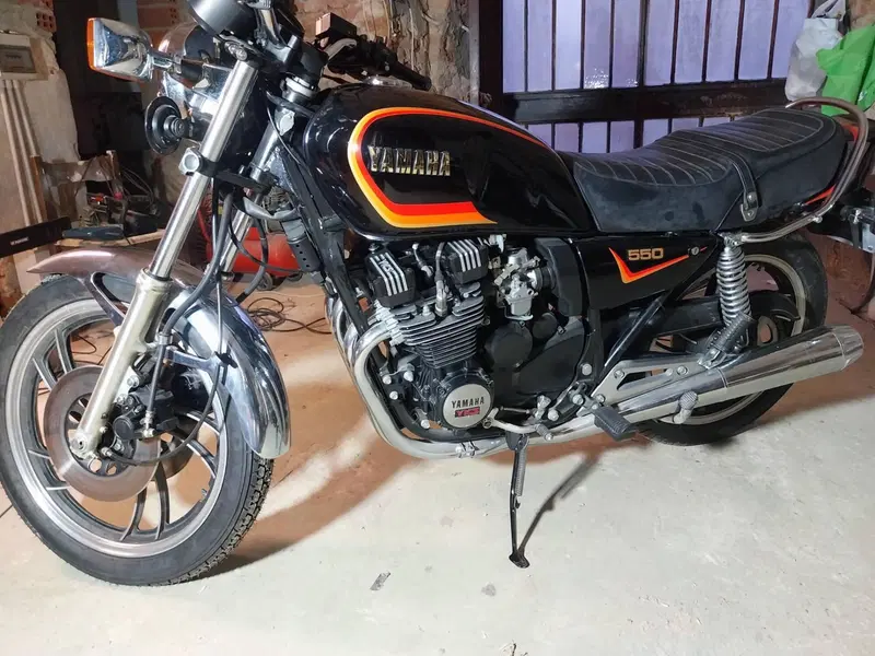 Yamaha XJ  550 (2)