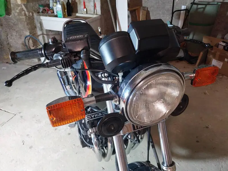 Yamaha XJ  550 (3)