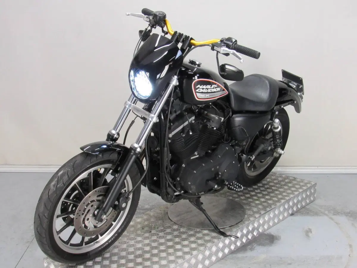Harley-Davidson 883 R (2008 - 16) - XL 883R (4)
