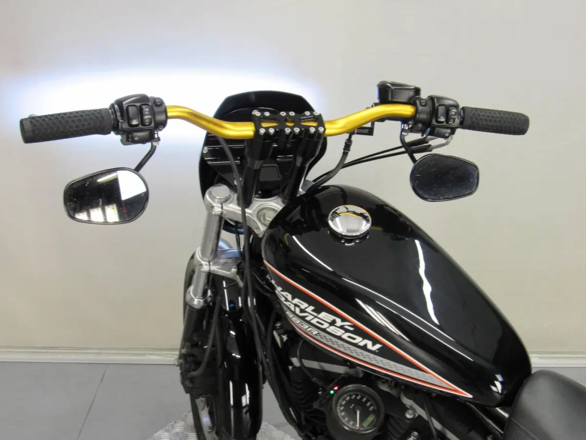 Harley-Davidson 883 R (2008 - 16) - XL 883R (16)