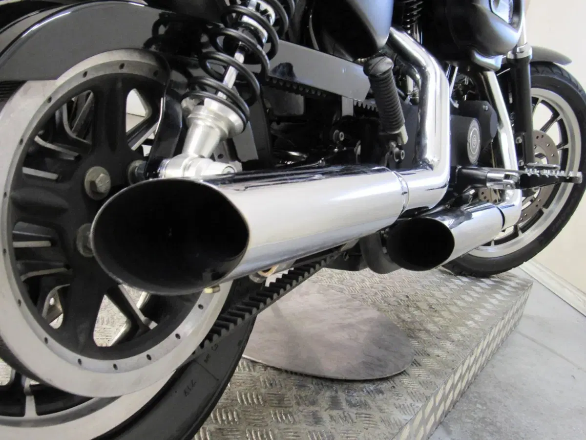 Harley-Davidson 883 R (2008 - 16) - XL 883R (18)