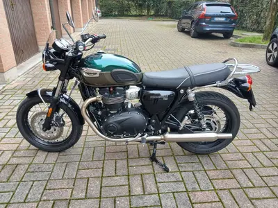 Triumph Bonneville T100 Stealth Edition (2024) usata