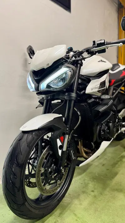 Triumph Street Triple 765 R (2023 - 26) usata