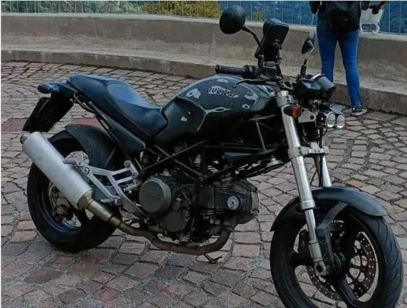 Ducati Monster 600 Dark (1998 - 01)