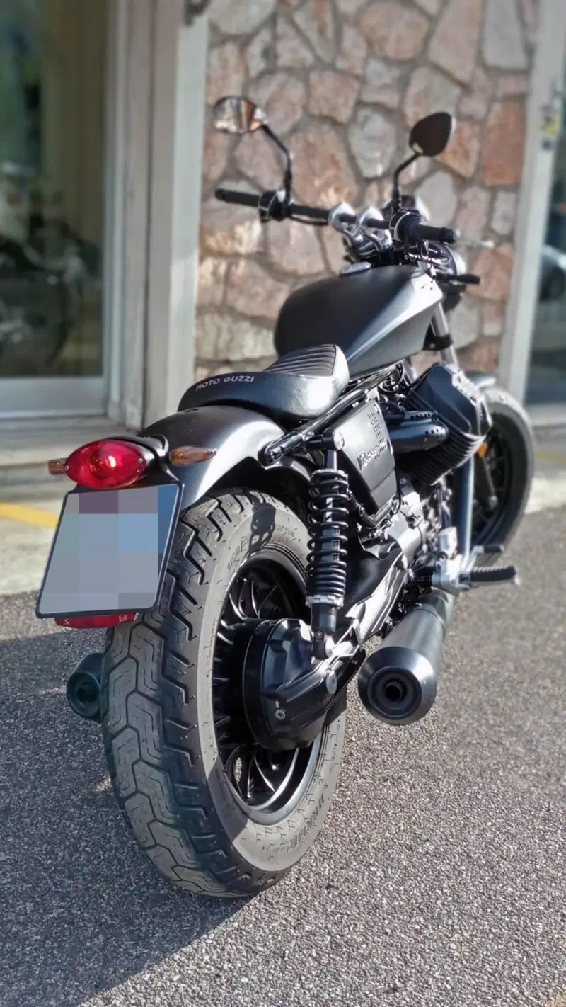 Moto Guzzi V9 Bobber Special Edition (2023 - 25) (10)