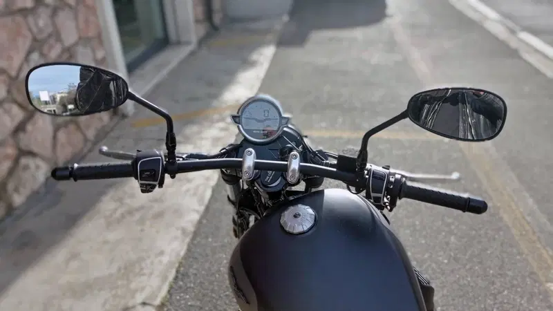 Moto Guzzi V9 Bobber Special Edition (2023 - 25) (12)