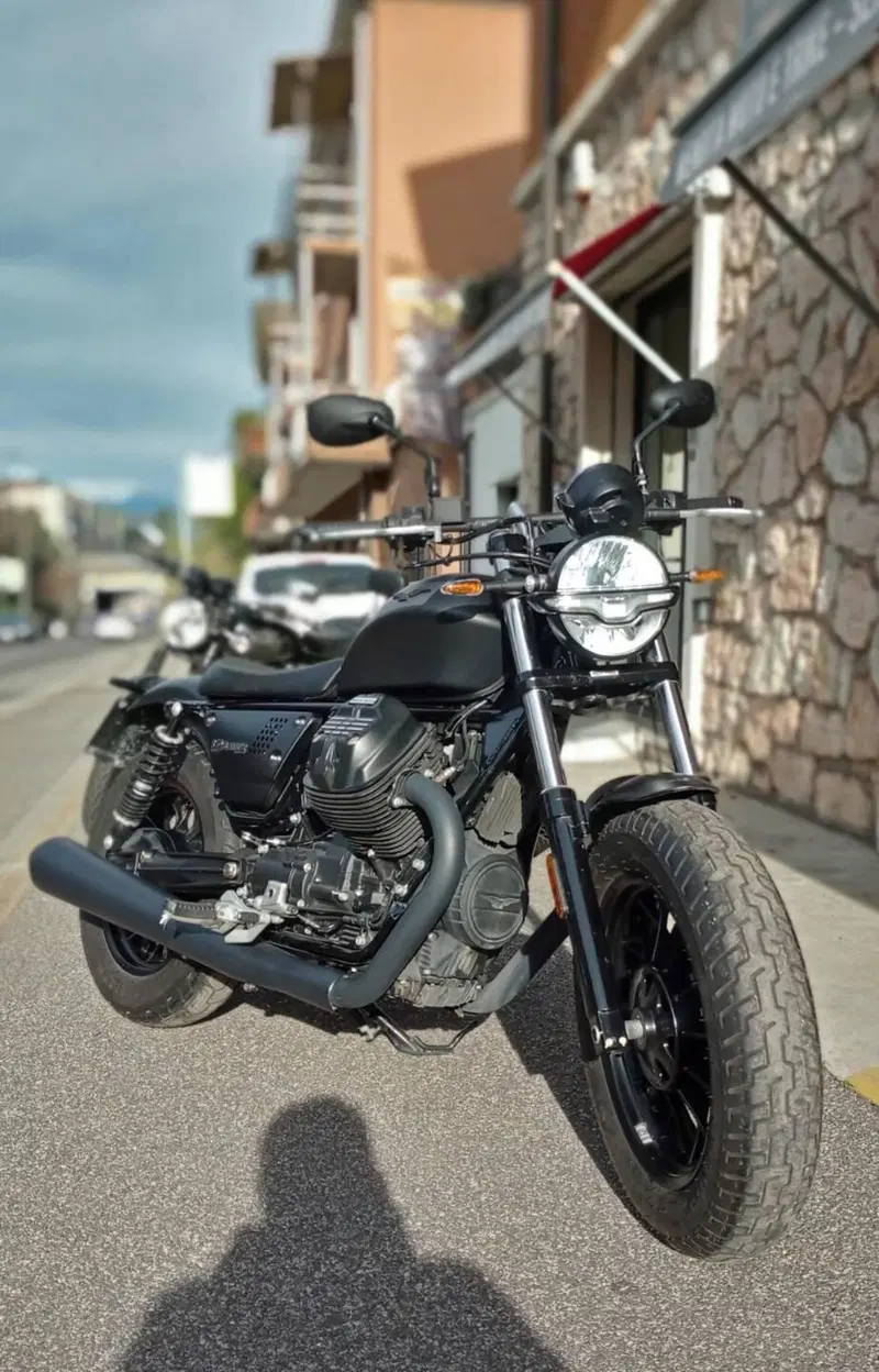 Moto Guzzi V9 Bobber Special Edition (2023 - 25) (2)