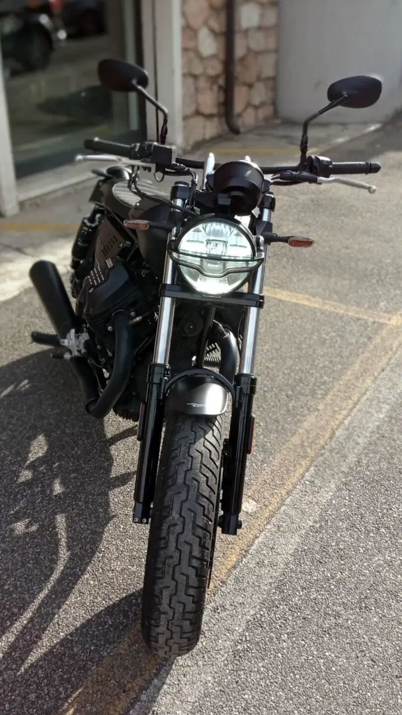 Moto Guzzi V9 Bobber Special Edition (2023 - 25) (5)