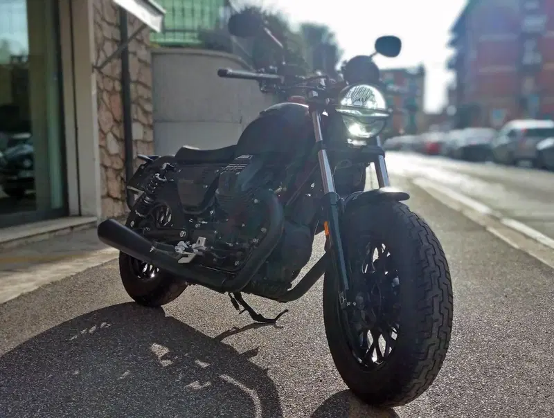 Moto Guzzi V9 Bobber Special Edition (2023 - 25) (3)