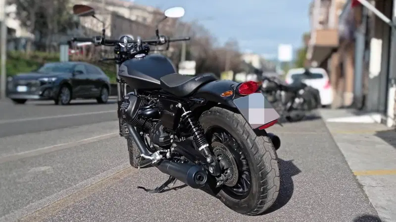 Moto Guzzi V9 Bobber Special Edition (2023 - 25) (6)
