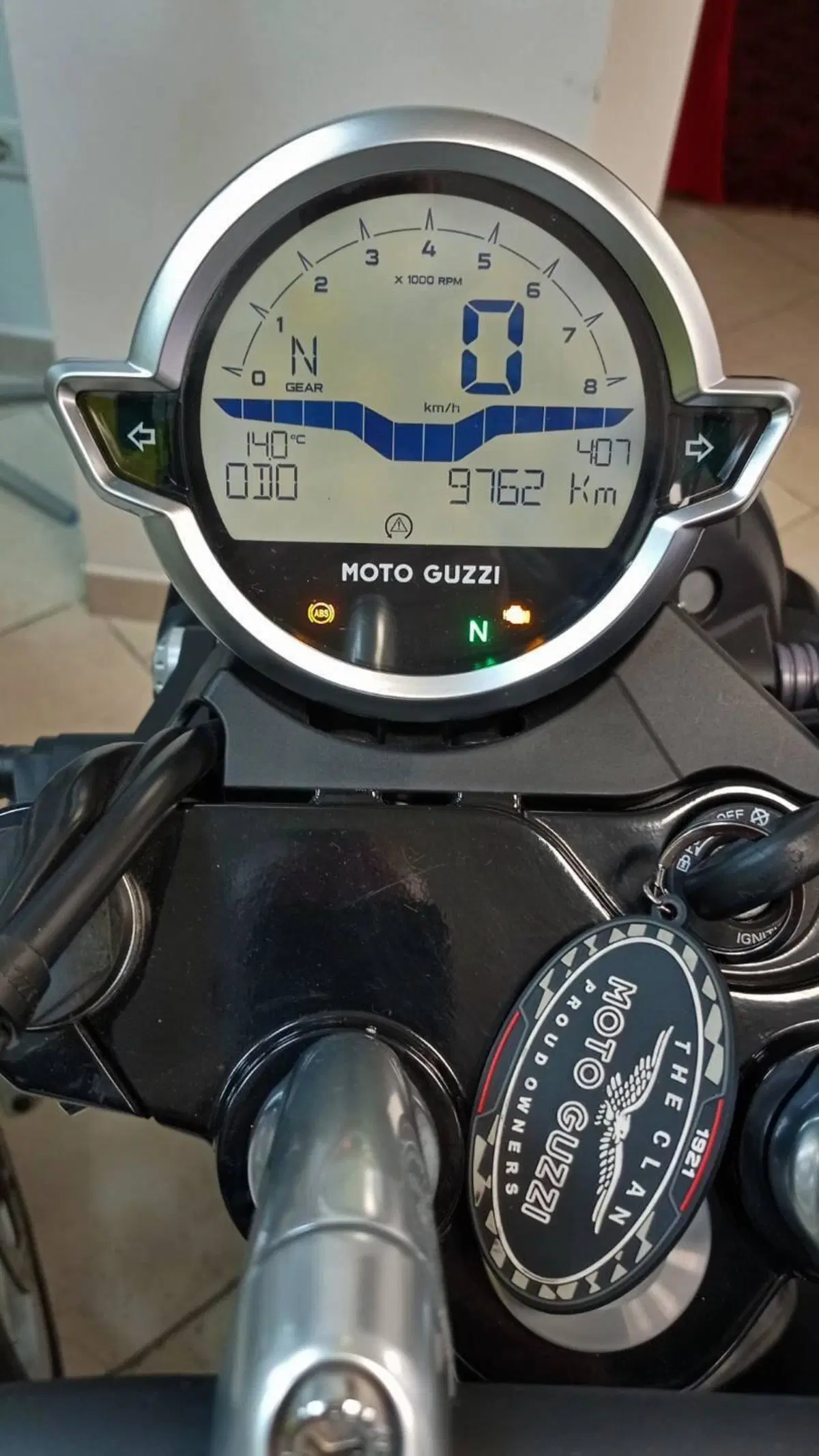 Moto Guzzi V9 Bobber Special Edition (2023 - 25) (13)