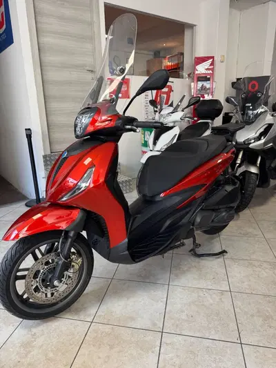 Piaggio Beverly 300 Hpe (2021) usata
