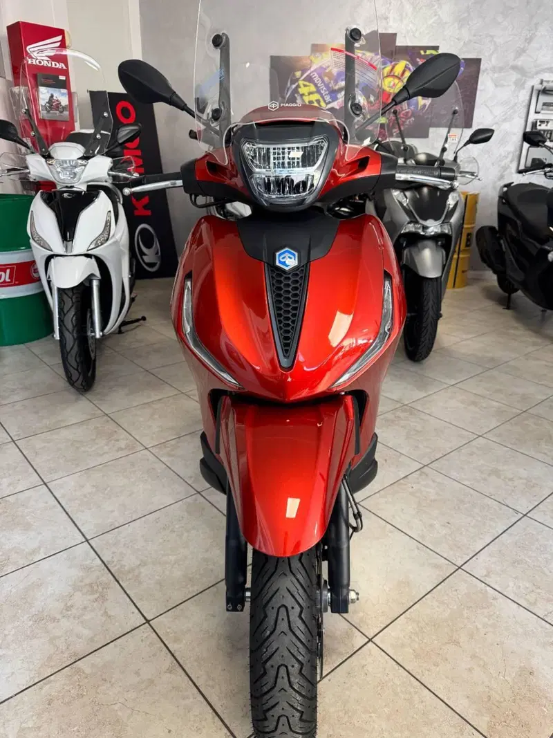 Piaggio Beverly 300 Hpe (2021) (3)